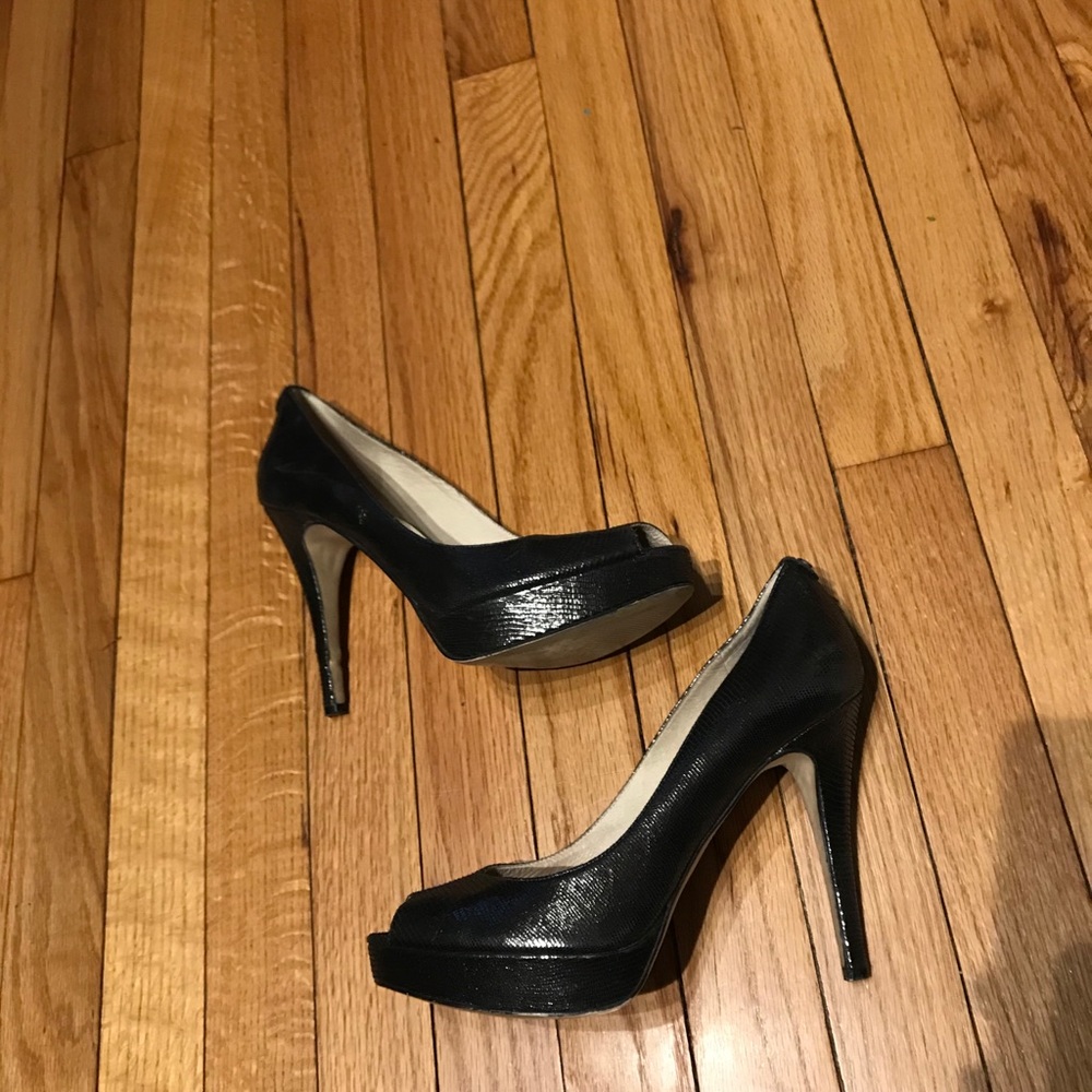 Michael Kors Gunmetal Leather Embossed Shiny Peptoe Pumps platforms pewter sz 9